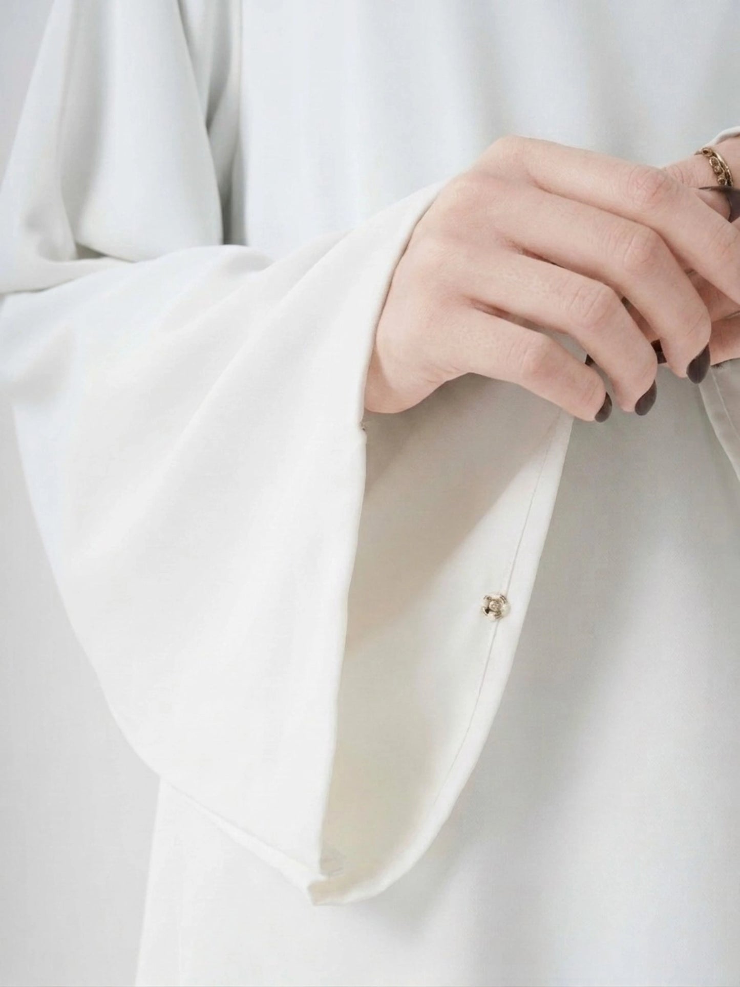 Essential Abaya - White